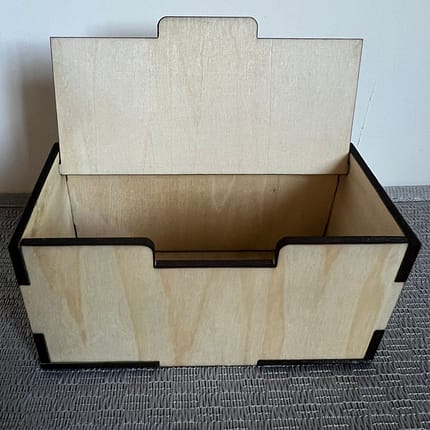Mazā koka kastīte – 10×10×5 cm (gravēšanai vai dāvanai)