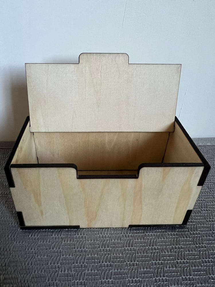 Mazā koka kastīte – 10×10×5 cm (gravēšanai vai dāvanai)